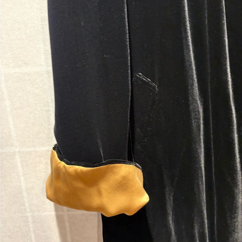 Folio Saks Fifth Avenue Black and Gold reversible Velvet Jacket - Picture 2 of 9